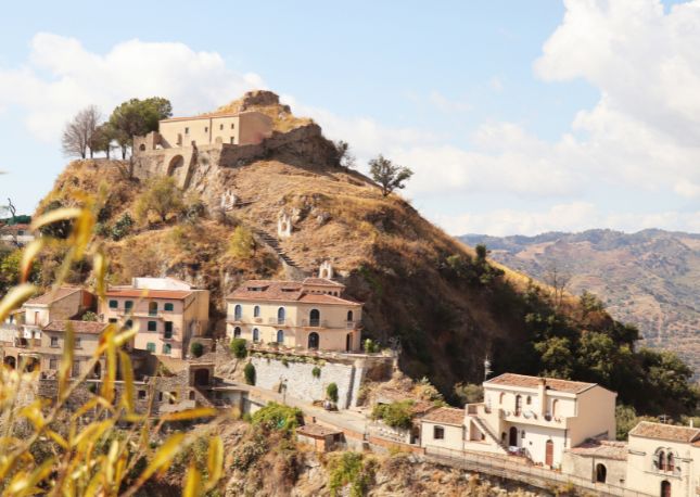On this shore excursion you will be able to admire the Italian villages and locations where the Godfather saga films were made.