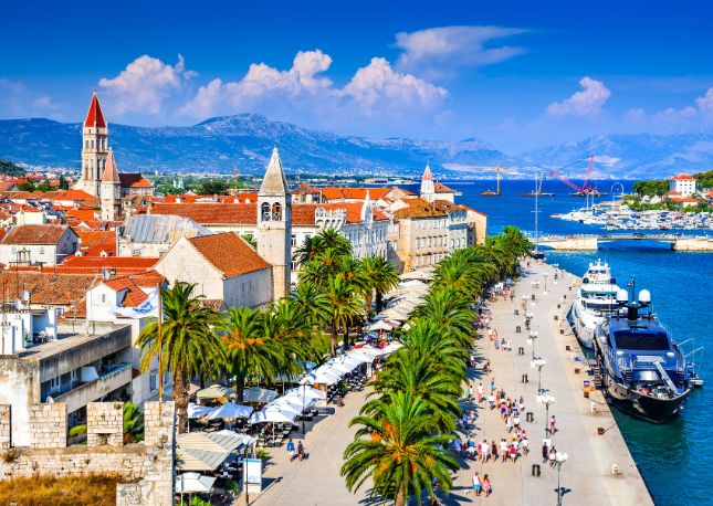 Escape the city and experience the natural beauty and timeless charm of the Dalmatian coast on a scenic speedboat adventure. Discover historic towns, swim in crystal-clear waters and enjoy a relaxing lunch by the sea.