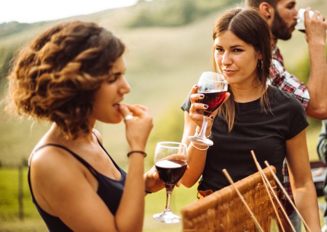 Your adventure begins with a journey from La Spezia through picturesque Tuscany, dotted with medieval villages, its hillsides brimming with the lush vineyards and fragrant olive groves.